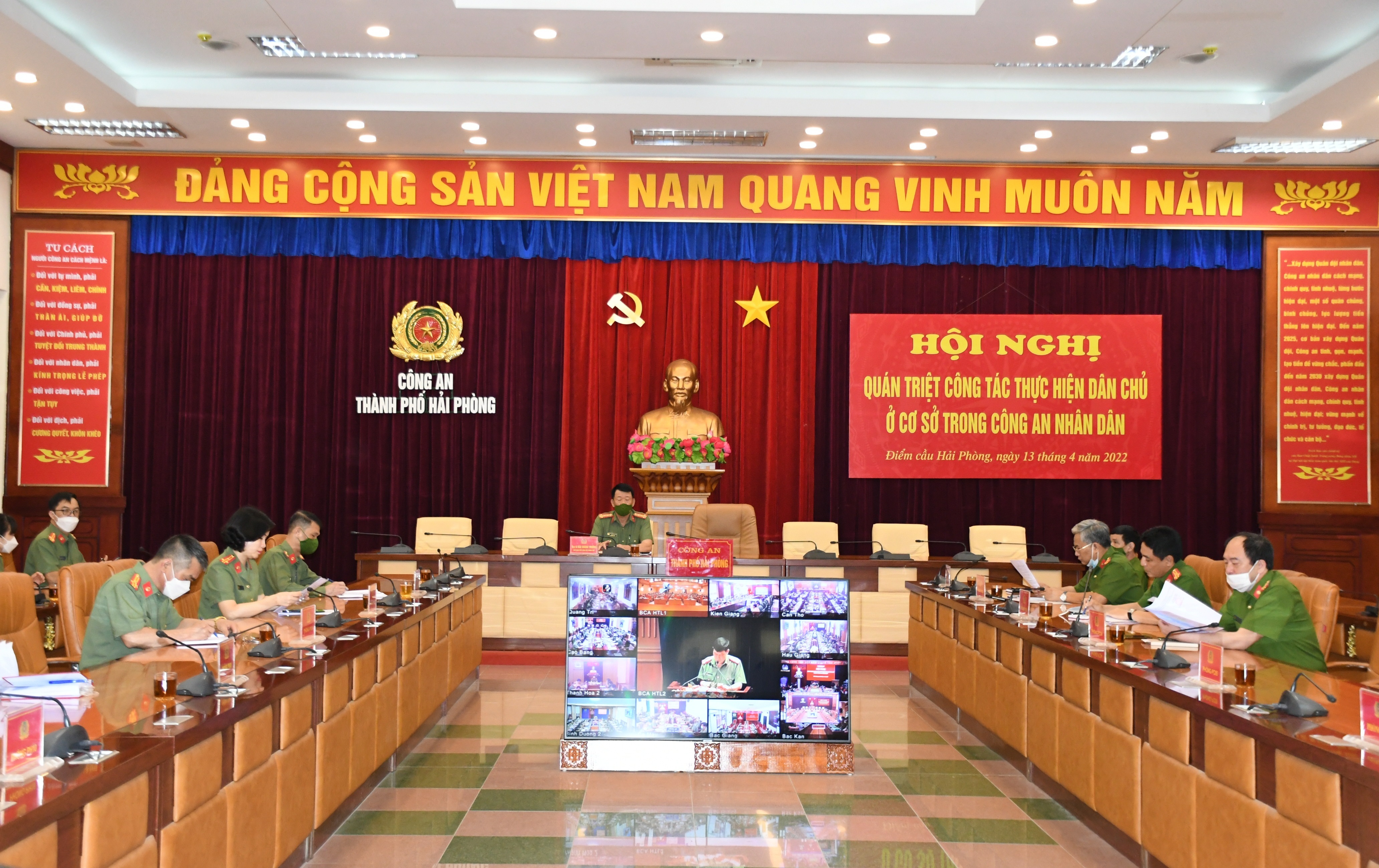 Phát huy dân chủ ở cơ sở gắn với xây dựng lực lượng CAND cách mạng, chính quy, tinh nhuệ, hiện đại